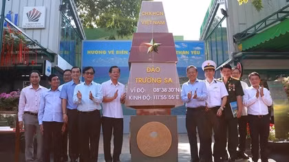 Khánh thành biểu tượng Cột mốc chủ quyền quần đảo Trường Sa tại Đường sách Thủ Đức