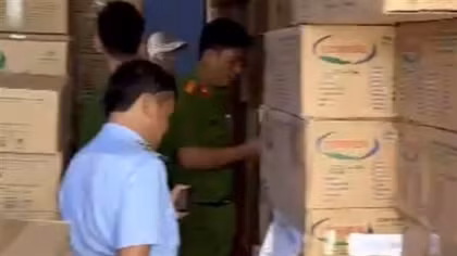 Phát hiện kho hàng chứa gần 12 ngàn lon sữa không rõ nguồn gốc