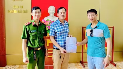 Công an giúp người dân nhận lại gần 500 triệu chuyển khoản nhầm