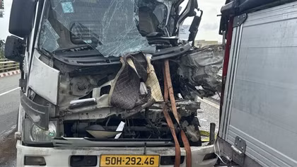 Tài xế xe tải tử vong khi bị tai nạn trên cầu Cần Thơ