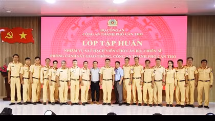 Tập huấn nhiệm vụ sát hạch viên cho CSGT