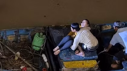 Người đàn ông lao xuống dòng nước xiết, cứu sống người phụ nữ nhảy cầu tự tử