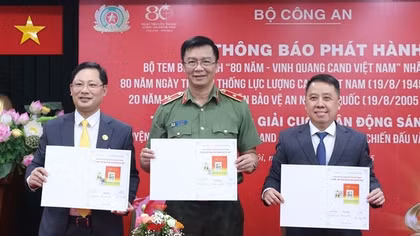 Phát hành bộ tem bưu chính chủ đề “80 năm – Vinh quang CAND Việt Nam”