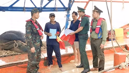 Đẩy mạnh đấu tranh, chống khai thác IUU