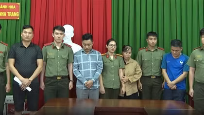 Sử dụng thiết bị giả mạo câu nhử nhà đầu tư tiền điện tử để lừa đảo