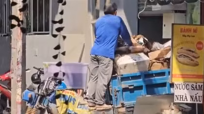 Suýt mất mạng vì đeo tai nghe không biết người dân hô hoán cháy nhà