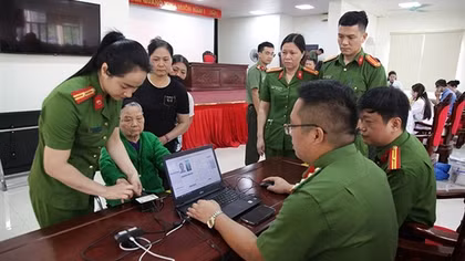 Thu nhận mẫu ADN cho thân nhân liệt sĩ chưa xác định danh tính