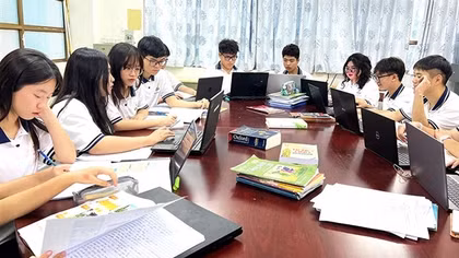 Phụ huynh “cân não” chọn trường cho con vào lớp 10