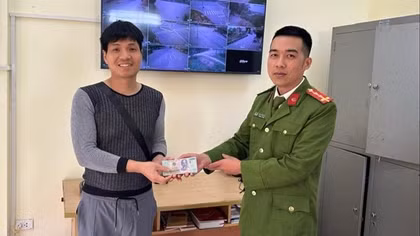 Rà soát camera an ninh, Công an xã tìm và trả lại gần 40 triệu đồng cho người bị đánh rơi