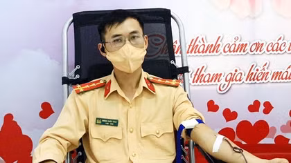 Cán bộ CSGT kịp thời hiến máu cứu bệnh nhân nguy kịch