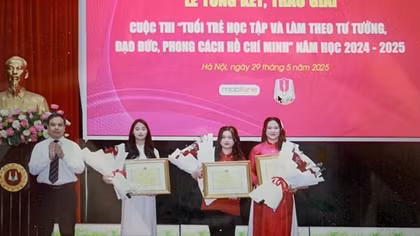 Trao giải cuộc thi "Tuổi trẻ học tập và làm theo tư tưởng, đạo đức, phong cách Hồ Chí Minh"