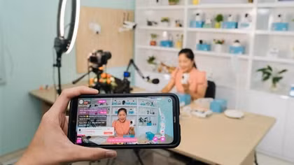 Khi giấc mơ startup của giới trẻ bị livestream “nuốt chửng”