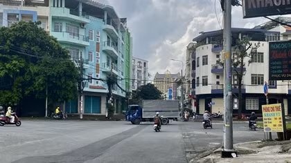 Cẩn trọng khi đi qua các giao lộ không đèn tín hiệu giao thông