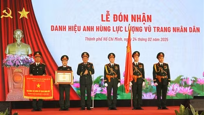 Khoa Hồi sức tích cực Bệnh viện Quân y 175 đón nhận danh hiệu Anh hùng LLVTND lần 2