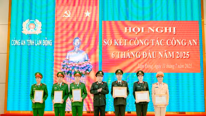 Thưởng nóng các đơn vị phá án nhanh vụ bắt giữ người trái pháp luật
