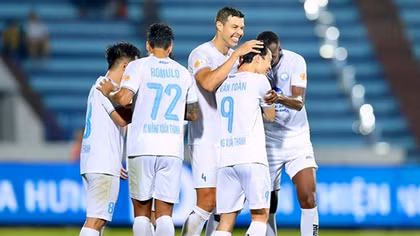 Nam Định chiếm lợi thế trong cuộc đua vô địch V.League