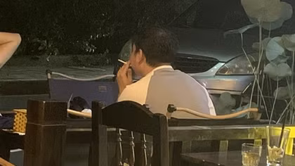 Hút thuốc lá nơi công cộng bị xử phạt như thế nào?