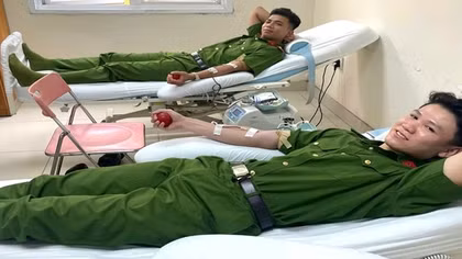 Cảnh sát kịp thời hiến máu cứu nữ bệnh nhân qua cơn nguy kịch