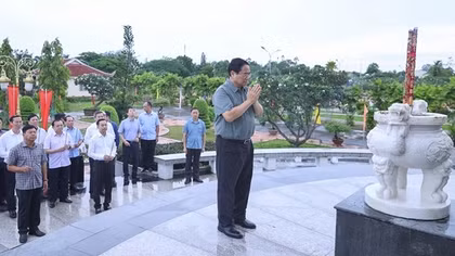 Thủ tướng tưởng niệm, tri ân các anh hùng liệt sĩ, người có công tại tỉnh An Giang
