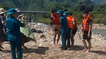 Đà Nẵng: Hai sinh viên đuối nước thương tâm khi lội suối