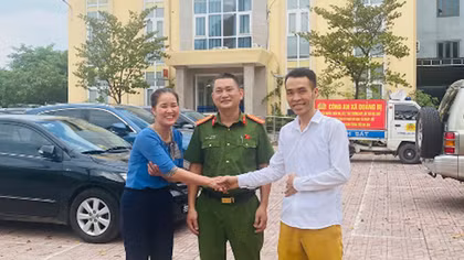 Trao trả 200 triệu đồng cho người bị chuyển nhầm