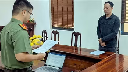 Vận động đối tượng trốn ở nước ngoài về Việt Nam đầu thú