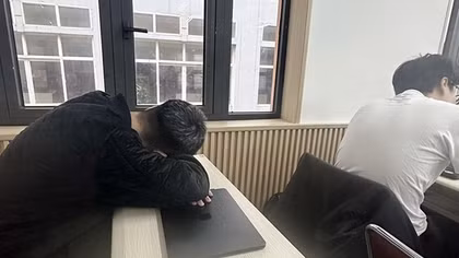 Vì sao trẻ bế tắc tâm lý dẫn đến tự đau?