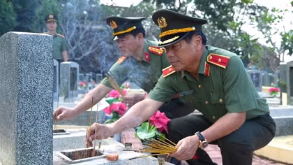 Bộ Tư lệnh Cảnh vệ về nguồn, dâng hương tri ân các Anh hùng – Liệt sĩ