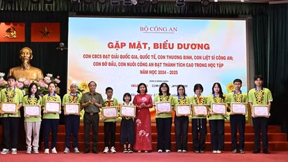 Bộ Công an gặp mặt, biểu dương học sinh tiêu biểu là con CBCS