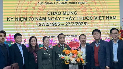 Báo CAND chúc mừng Cục Quản lý Khám, chữa bệnh, Bệnh viện Bạch Mai và Bệnh viện Việt Đức