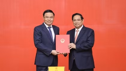 Thủ tướng trao Quyết định giao Quyền Bộ trưởng Bộ Công Thương