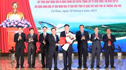Công bố thành lập các tỉnh mới: Vĩnh Long, Cà Mau, An Giang, Đồng Tháp