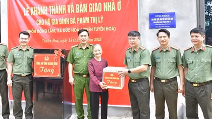 Khánh thành và tặng quà cho các trường hợp xóa nhà tạm, nhà dột nát