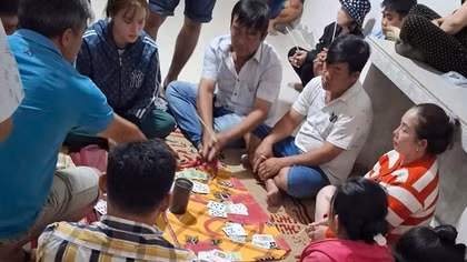 Bắt quả tang 20 đối tượng đánh bạc, tạm giữ 50 triệu đồng