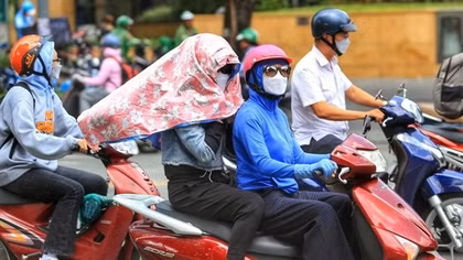 Đầu tháng 8, nắng nóng gay gắt kèm mưa dông xen kẽ