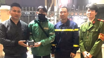 Tài xế xe ôm công nghệ trả lại hơn 15 triệu đồng cho người bị đánh rơi