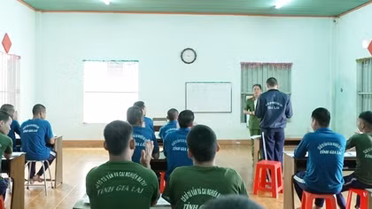 Những cán bộ cảnh sát miệt mài “gieo” con chữ ở cơ sở cai nghiện