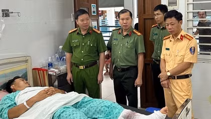 Xử lý nghiêm đối tượng lái xe tông cán bộ CSGT gãy chân