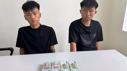 Khách nước ngoài tra tay vào “lắc bạc” vì trộm tiền và nhẫn vàng của đồng hương