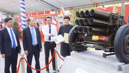TP Huế trưng bày hơn 400 hiện vật quý chuyên đề “95 năm dưới cờ Đảng quang vinh”