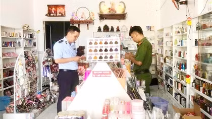 Phát hiện số lượng lớn mỹ phẩm không rõ nguồn gốc ở Cà Mau
