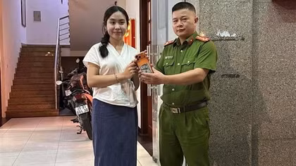 Du học sinh người Lào và câu chuyện xúc động về “dế yêu” bị mất