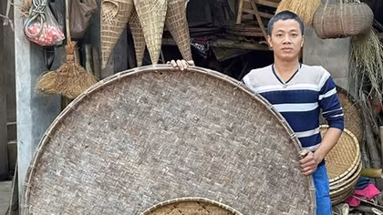 Người đàn ông mê tranh, tre, nứa, lá
