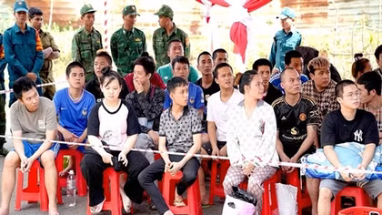 Trở về từ “địa ngục việc nhẹ, lương cao”