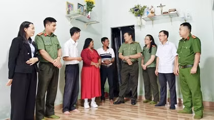 Công an tỉnh Lâm Đồng bàn giao nhà ở cho 19 hộ dân nghèo