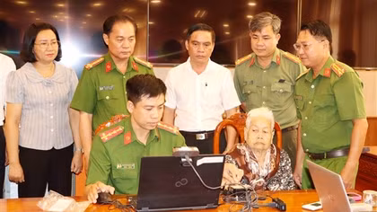 Công an Bạc Liêu thu nhận mẫu ADN thân nhân liệt sĩ chưa xác định danh tính