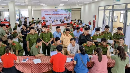 Công an tỉnh An Giang tổ chức Ngày hội Xuân Hồng năm 2025