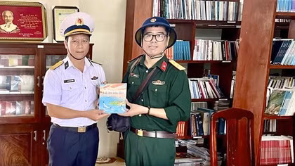 Nhà thơ Hồ Huy Sơn: "Gieo những hạt mầm về tình yêu Trường Sa"