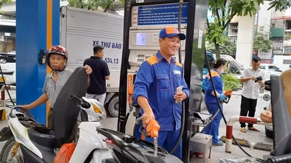 Xăng dầu đồng loạt giảm, RON95-III xuống dưới 20 nghìn đồng/lít