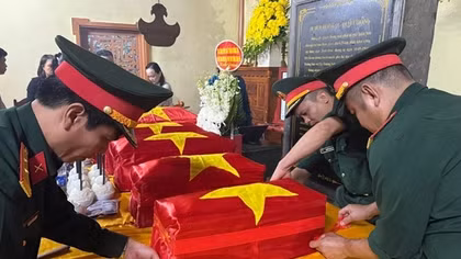 Truy điệu, an táng hài cốt các Anh hùng liệt sĩ hy sinh tại hang Thanh niên xung phong